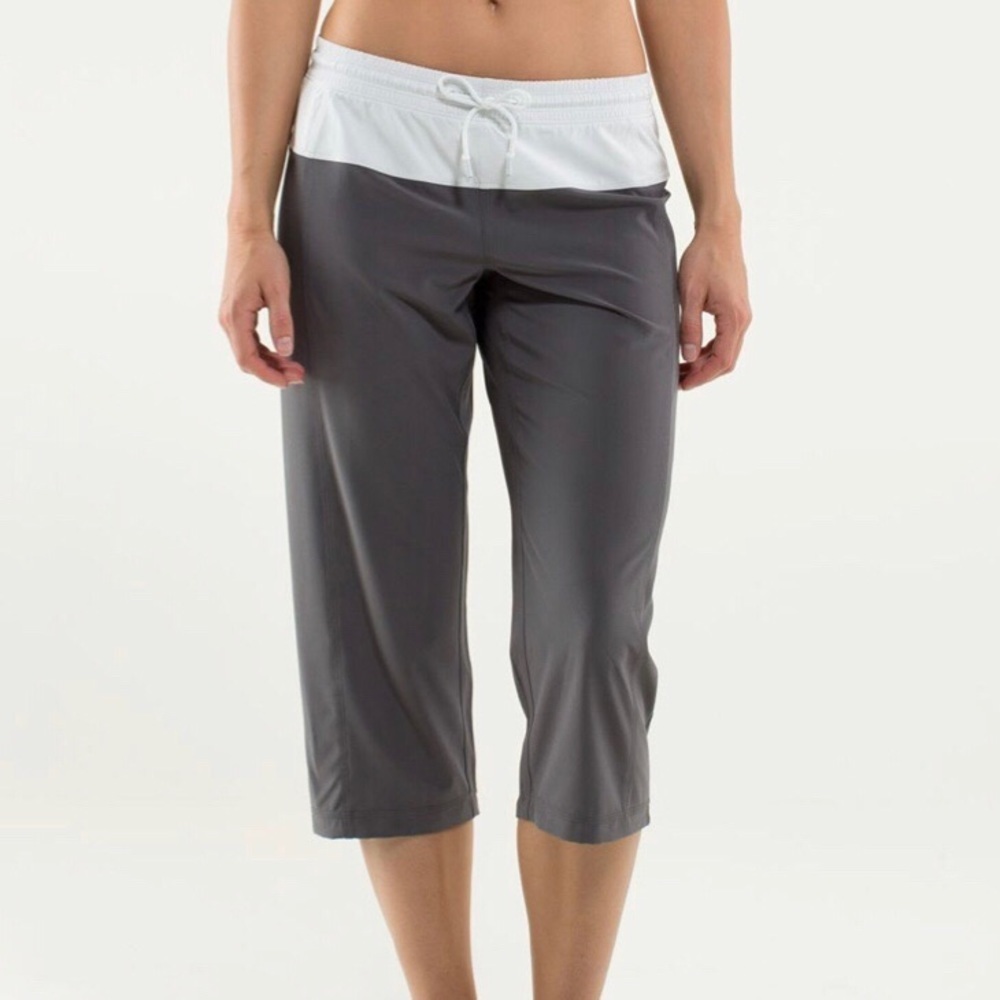 Lululemon Step Lively Crop size 8 Soot Light/Nimbus